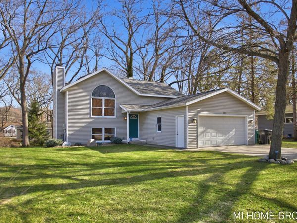 641 Pineview Drive, Holland, MI 49424