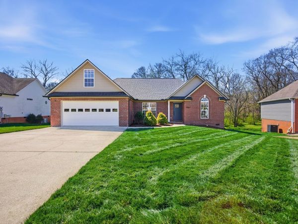 1961 Sheffield Ln, Columbia, TN 38401