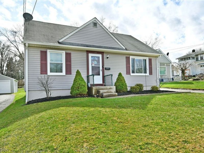 135 Clingan Street, Hubbard, OH 44425 Photo 2