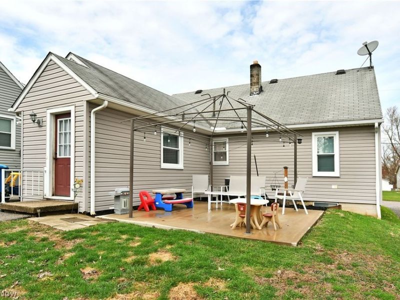 135 Clingan Street, Hubbard, OH 44425 Photo 4