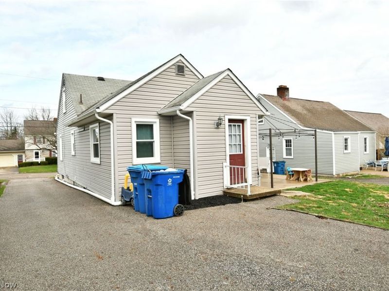 135 Clingan Street, Hubbard, OH 44425 Photo 5