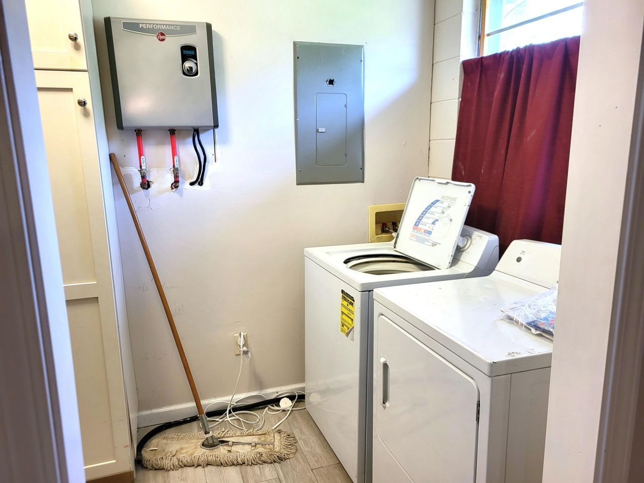 430 Fountain Lake Drive Photo 14