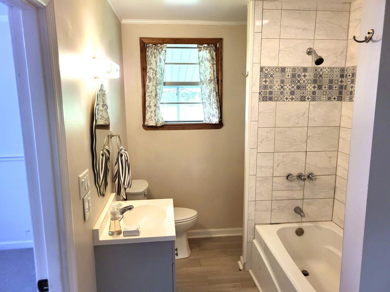 430 Fountain Lake Drive Photo 18