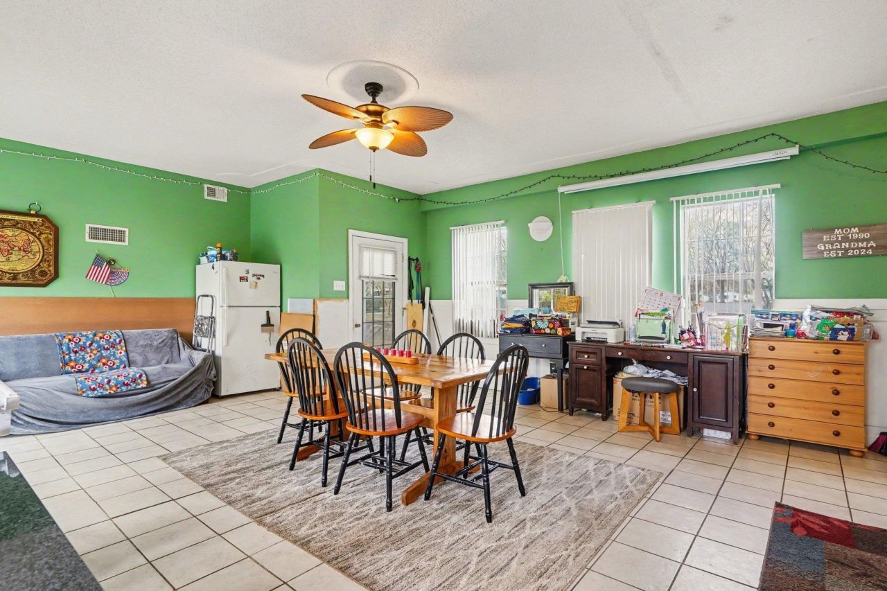 1607 Mcdermott St. Photo 8