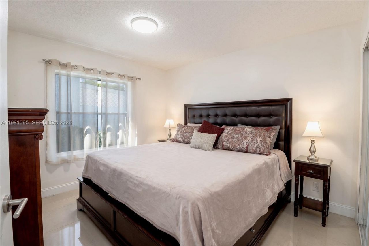 8070 SW 157th Pl, Miami, FL 33193 Photo