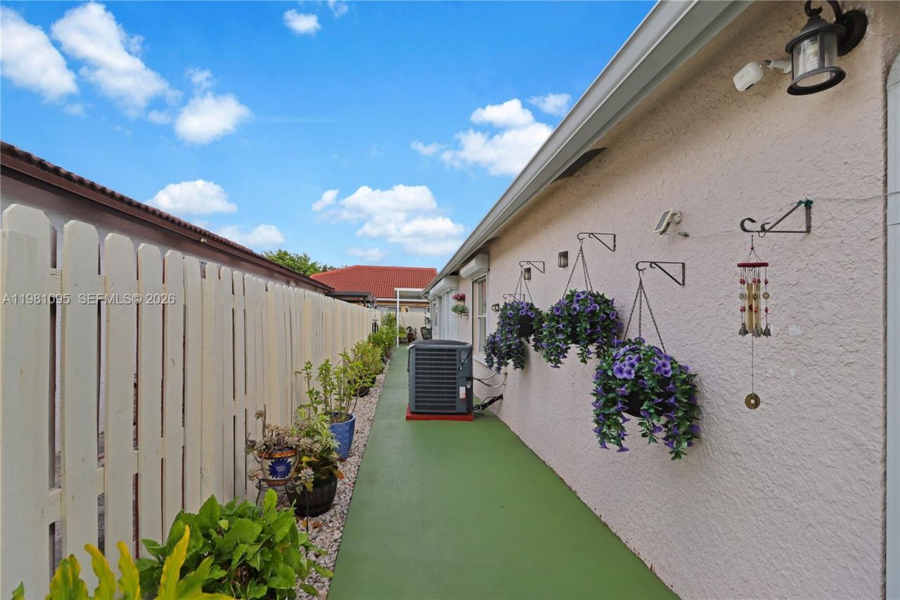 8070 SW 157th Pl , Miami, FL 33193 Photo