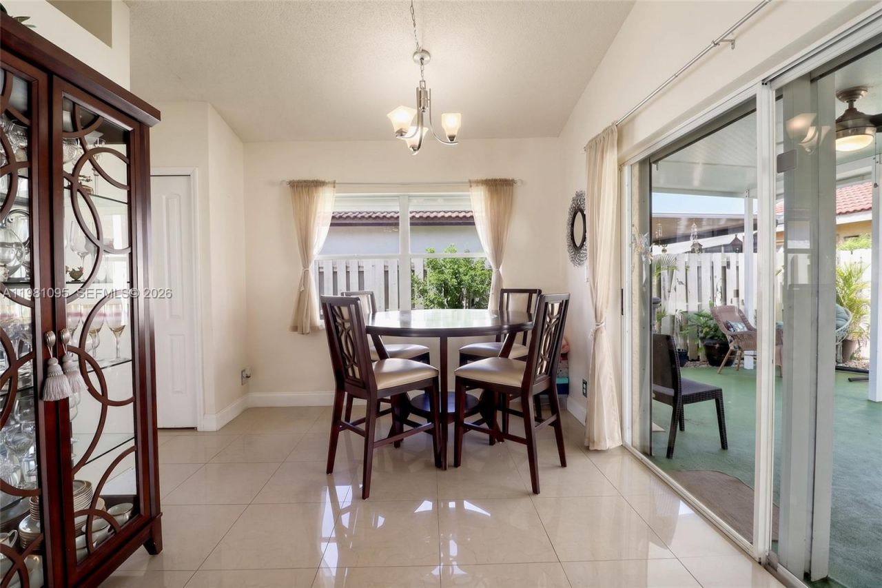 8070 SW 157th Pl, Miami, FL 33193 Photo