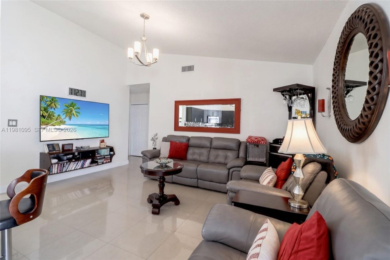 8070 SW 157th Pl, Miami, FL 33193 Photo