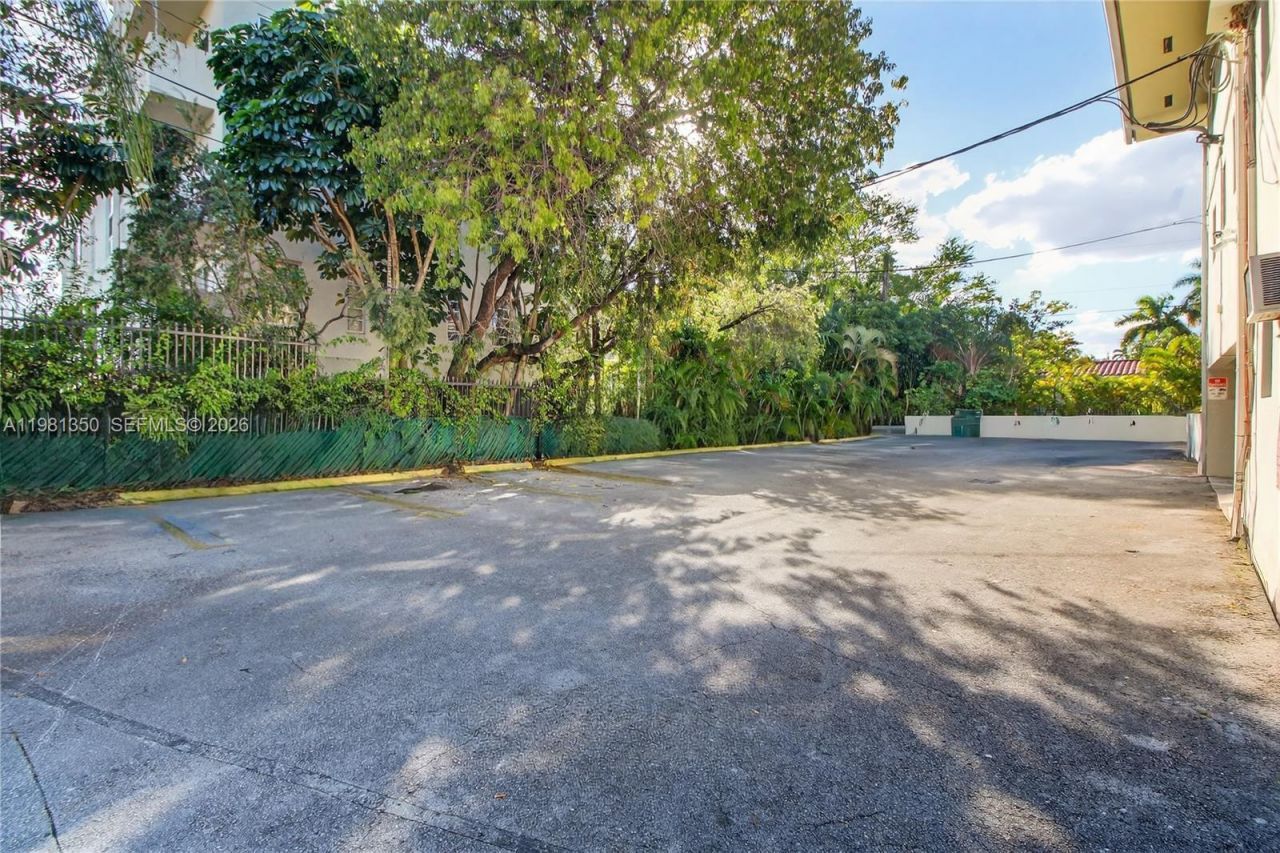 1600 S Le Jeune Rd , Unit 8, Coral Gables, FL 33134 Photo