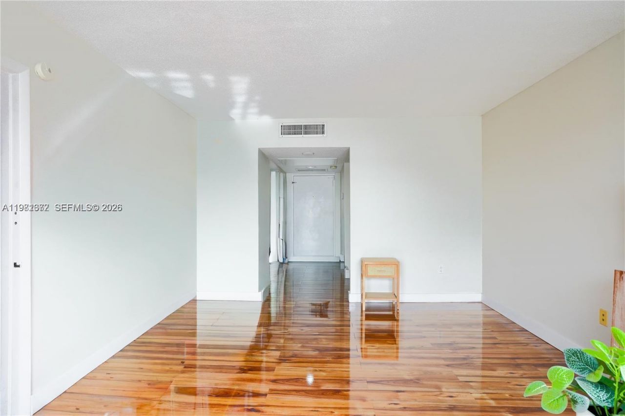 11111 Biscayne Blvd, Unit 20E, Miami, FL 33181 Photo