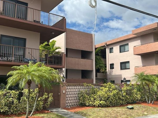 690 NE 123rd St , Unit 208, North Miami, FL 33161