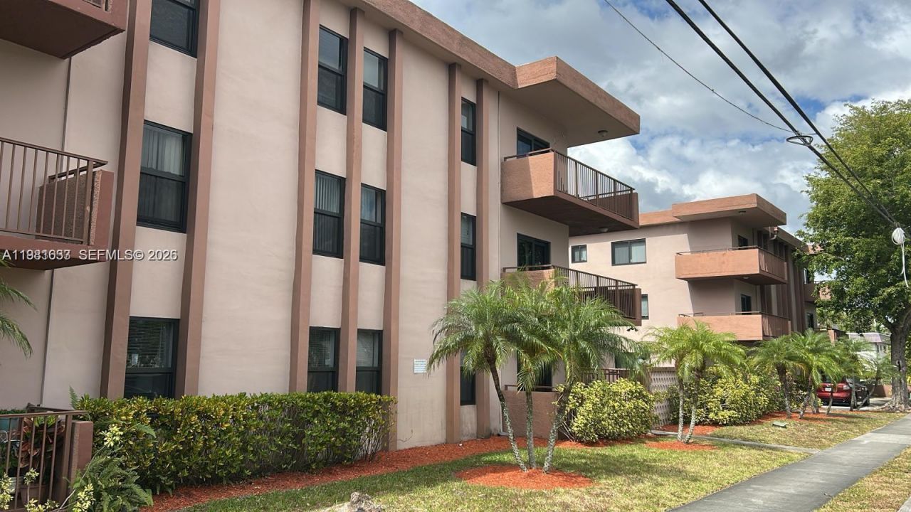 690 NE 123rd St , Unit 208, North Miami, FL 33161 Photo