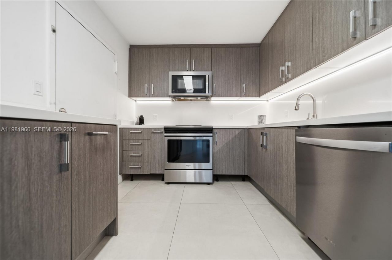 5750 Collins Ave , Unit 4F, Miami Beach, FL 33140 Photo