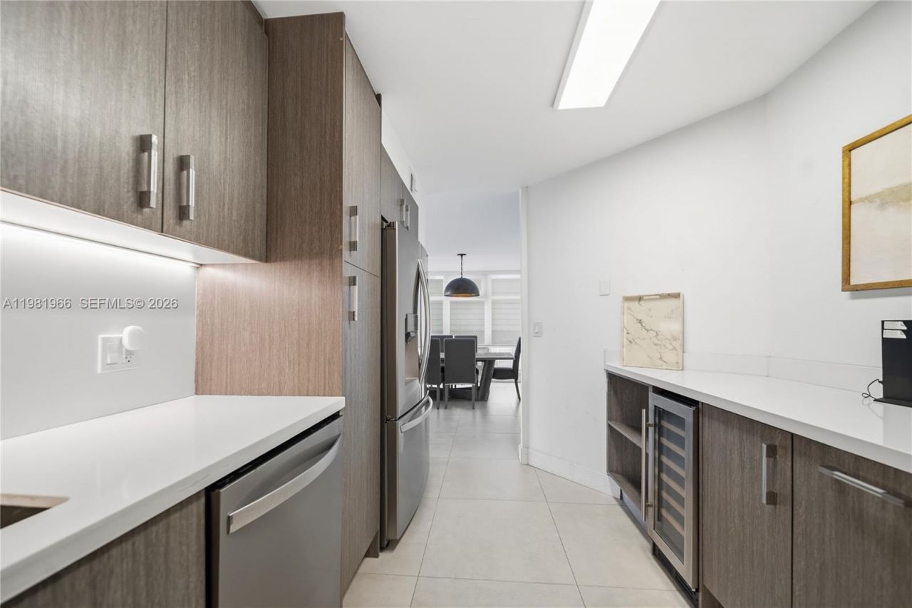 5750 Collins Ave , Unit 4F, Miami Beach, FL 33140 Photo