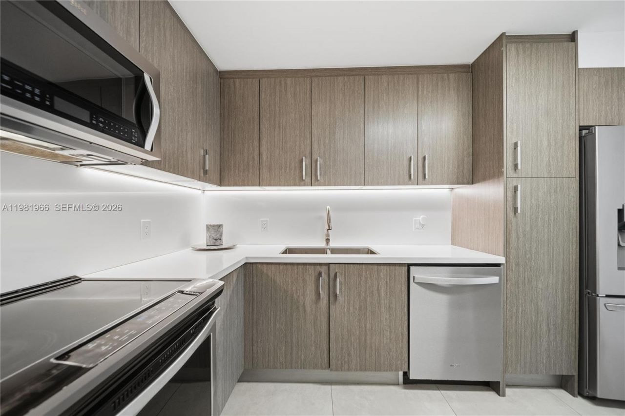 5750 Collins Ave , Unit 4F, Miami Beach, FL 33140 Photo