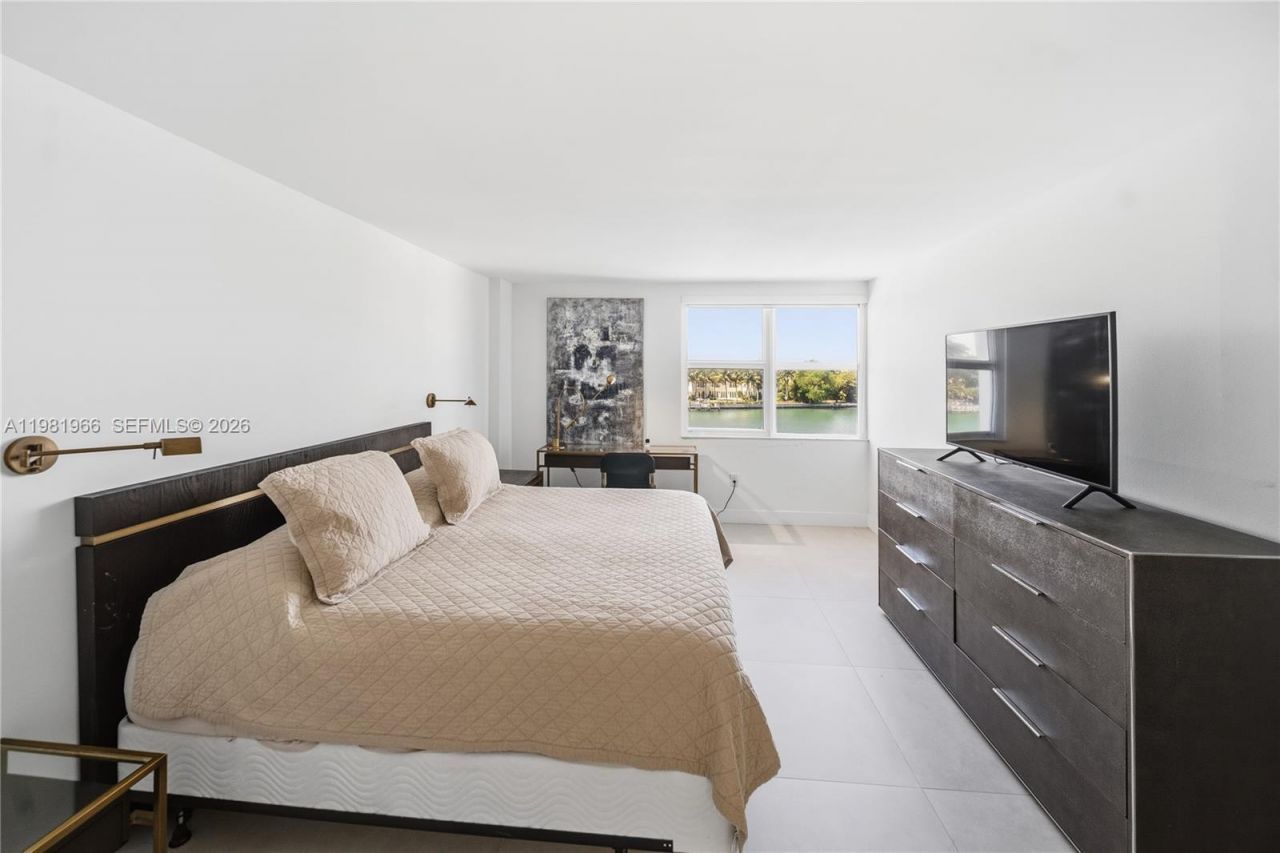 5750 Collins Ave , Unit 4F, Miami Beach, FL 33140 Photo