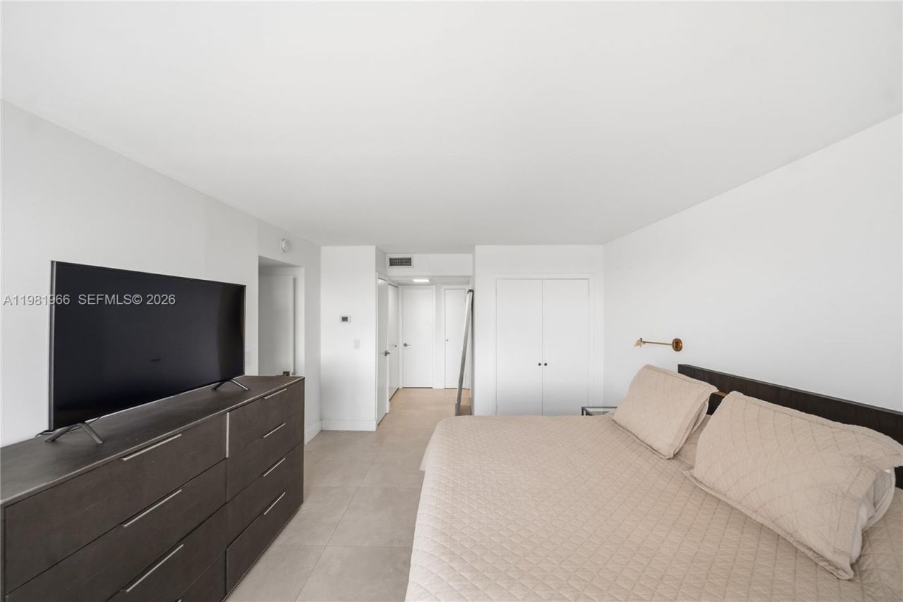 5750 Collins Ave , Unit 4F, Miami Beach, FL 33140 Photo