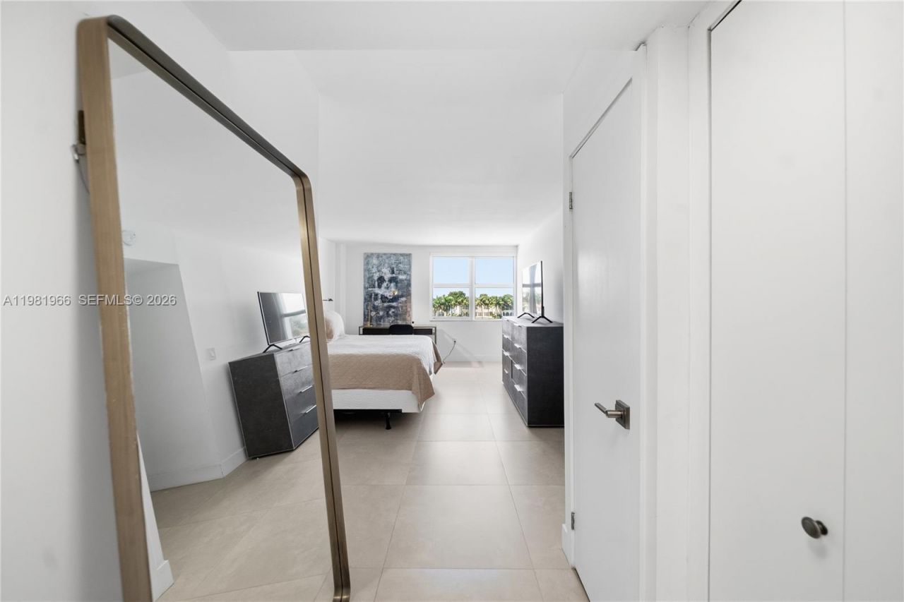 5750 Collins Ave , Unit 4F, Miami Beach, FL 33140 Photo