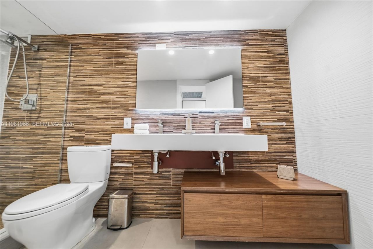 5750 Collins Ave , Unit 4F, Miami Beach, FL 33140 Photo