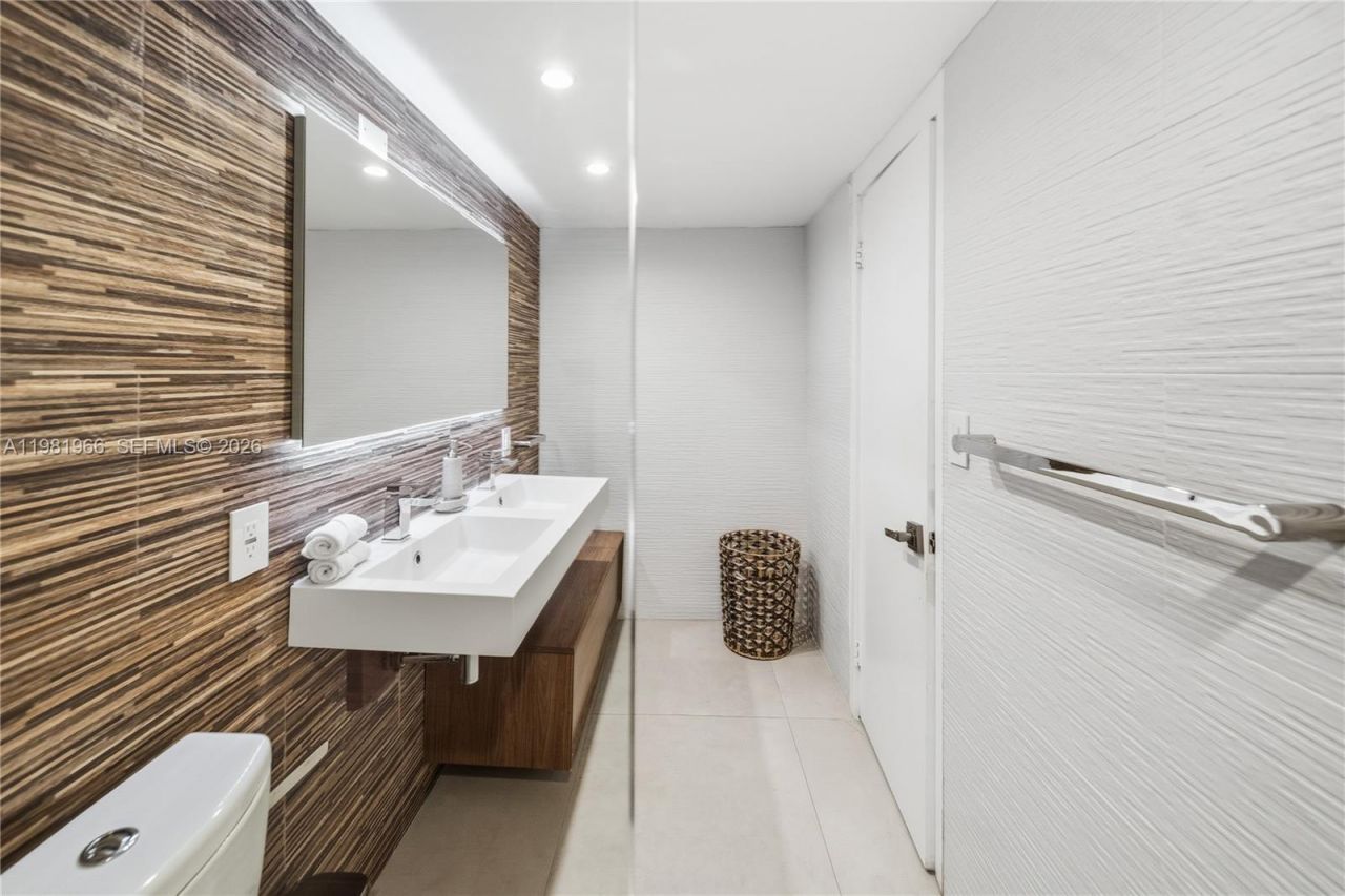 5750 Collins Ave , Unit 4F, Miami Beach, FL 33140 Photo