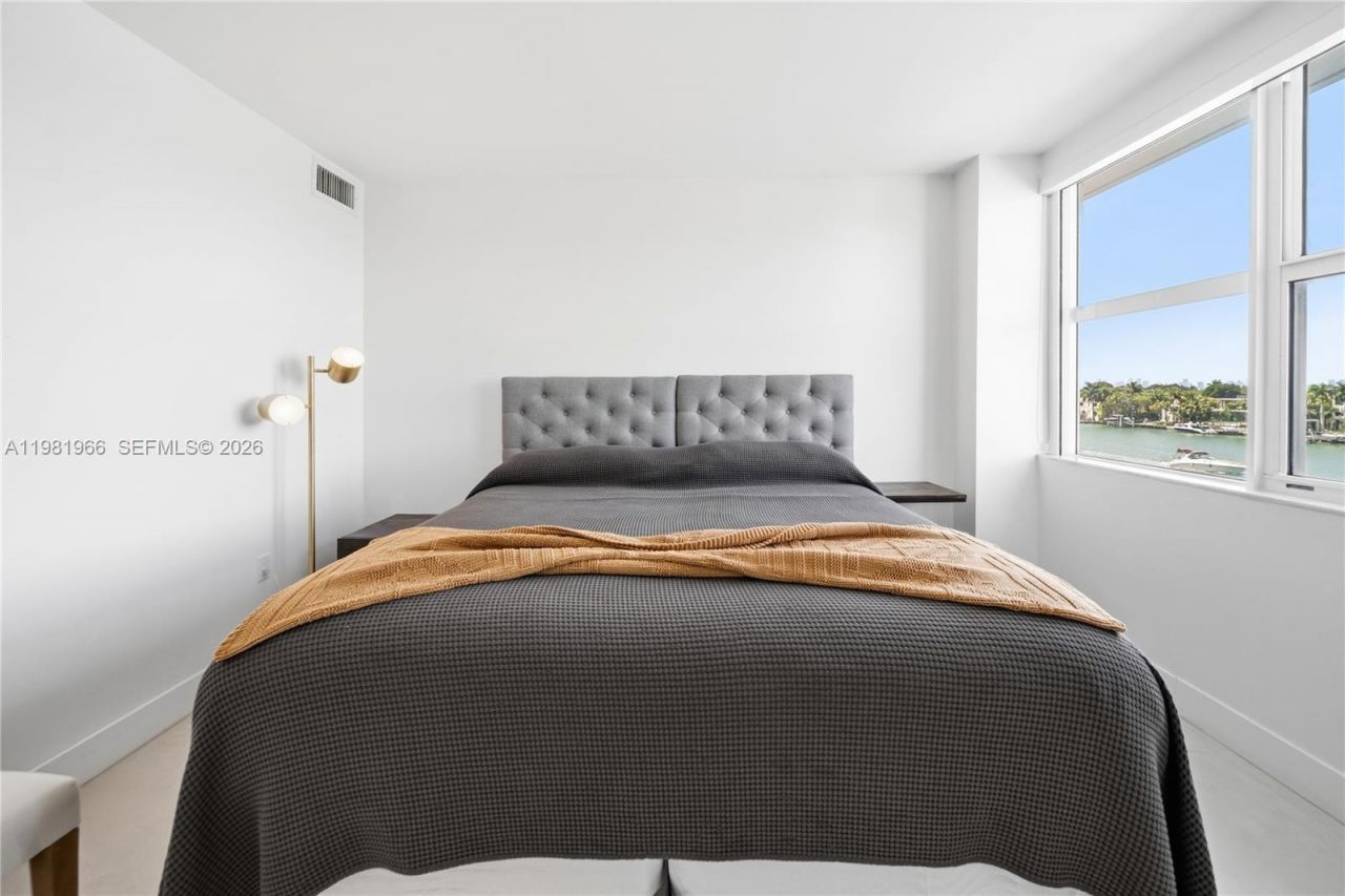 5750 Collins Ave , Unit 4F, Miami Beach, FL 33140 Photo