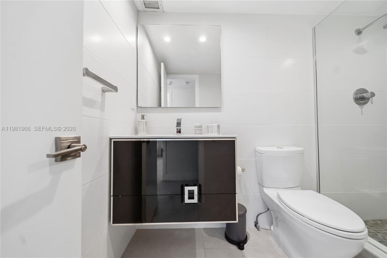 5750 Collins Ave , Unit 4F, Miami Beach, FL 33140 Photo