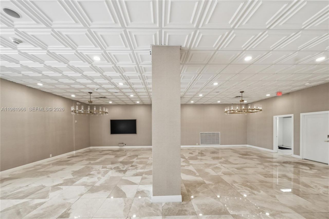 5750 Collins Ave , Unit 4F, Miami Beach, FL 33140 Photo