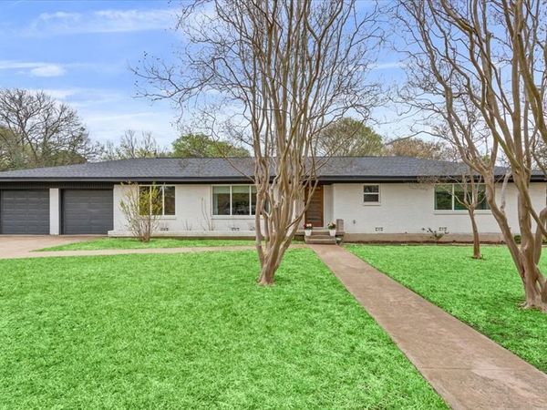 9118 Red Oak Drive, Woodway, TX 76712