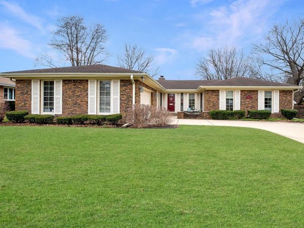 1107 W Francis Drive, Arlington Heights, IL 60005