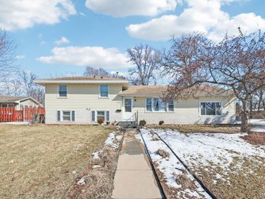 7700 Sierra Parkway, Brooklyn Park, MN 55444