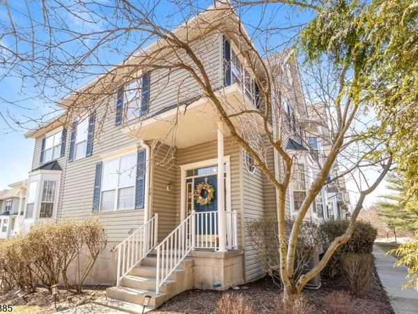 20 Chesterfield Ct, Raritan, NJ 08822