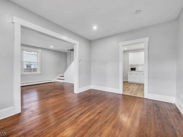 425 Mercer Ave, Roselle, NJ 07203