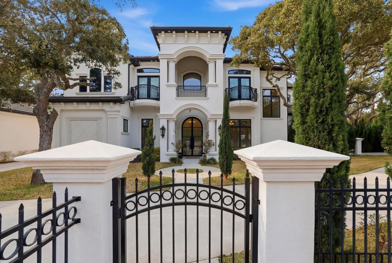 3203 Ocean Blvd. N Photo 4