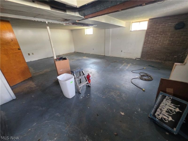 554 E Taggart Street, East Palestine, OH 44413 Photo 13