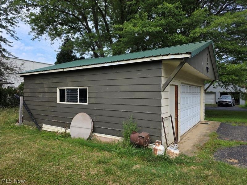 554 E Taggart Street, East Palestine, OH 44413 Photo 2