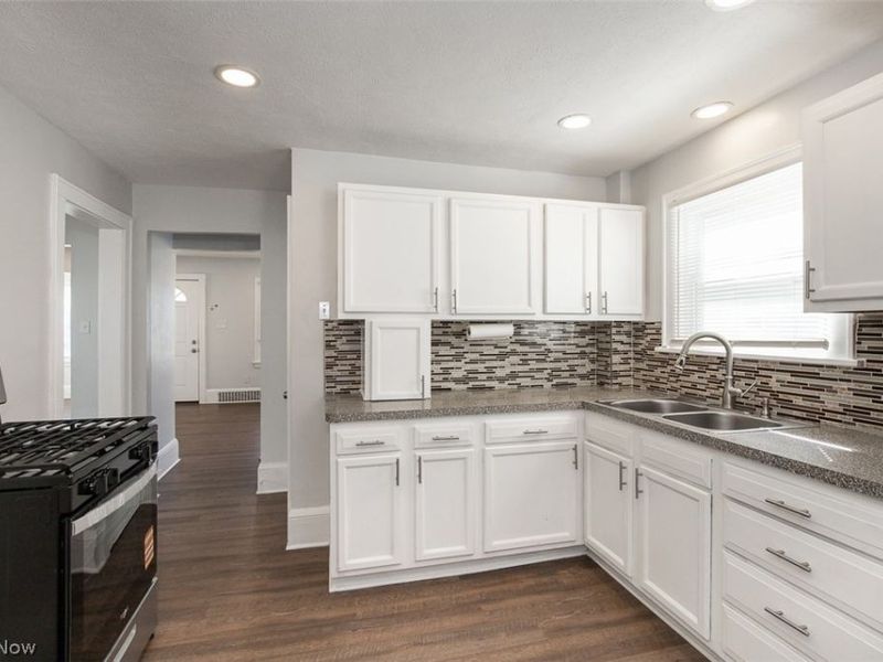 826 Dover Avenue, Akron, OH 44320 Photo 12