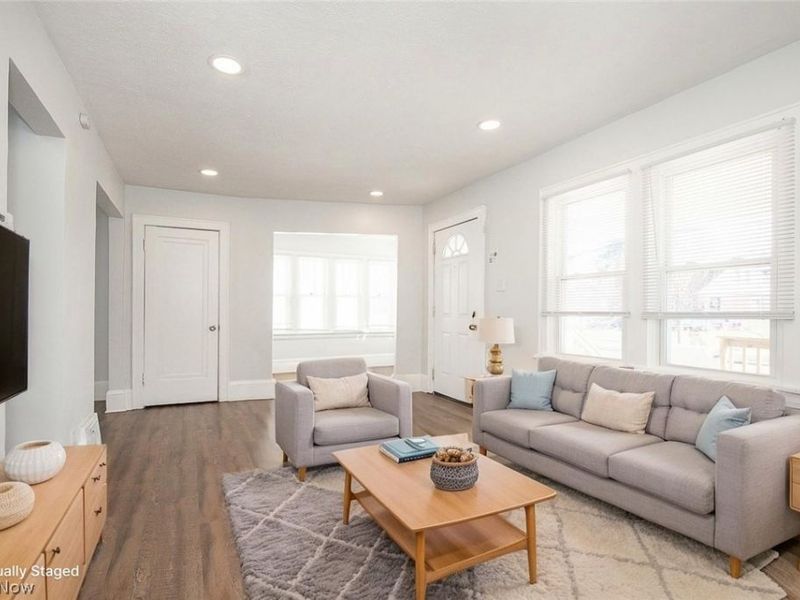 826 Dover Avenue, Akron, OH 44320 Photo 2