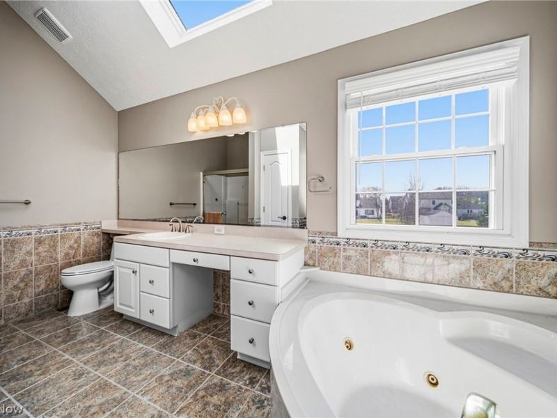 27067 Sanctuary Lane, Olmsted Township, OH 44138 Photo 18