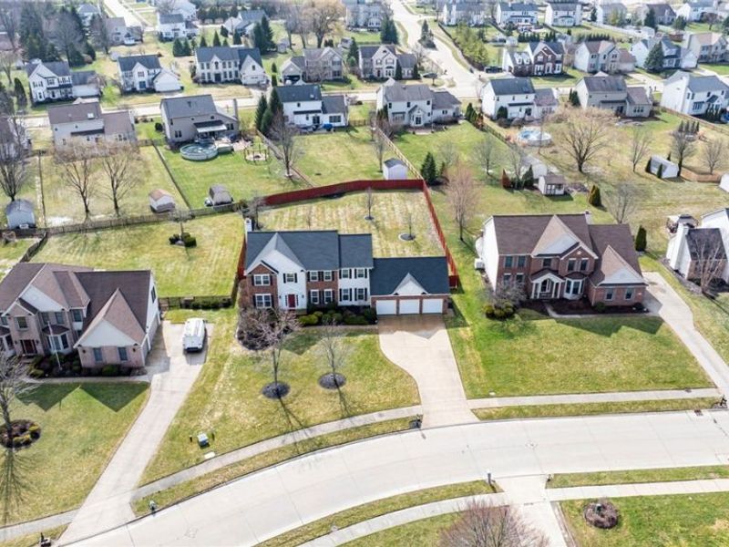 27067 Sanctuary Lane, Olmsted Township, OH 44138 Photo 2