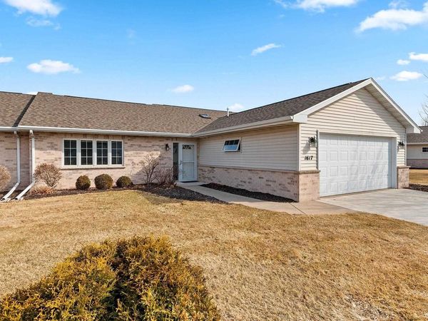 1617 TWIN LAKES CIRCLE, Green Bay, WI 54311
