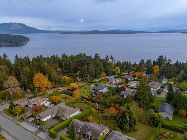 660 Frayne Rd, Mill Bay, BC V8H 1C3