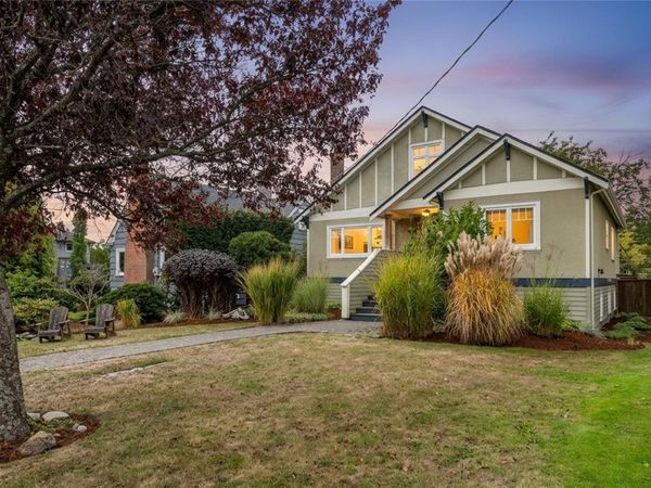 2709 Burdick Ave, Oak Bay, BC V8R 3L8