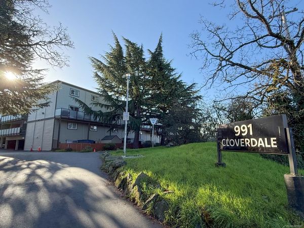 991 Cloverdale Ave, Unit 212, Saanich, BC V8X 2T5