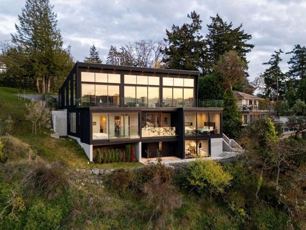 2701 Sea View Rd, Saanich, BC V8N 1K7