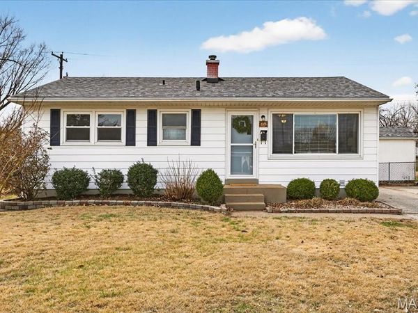 68 Barton Place, St Charles, MO 63301