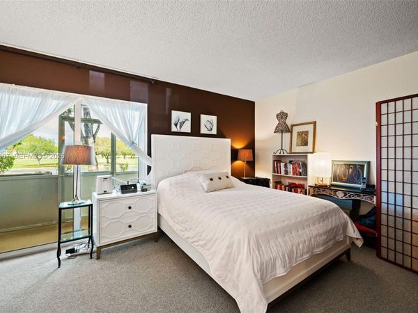 13255 SW 7th Ct, Unit 111D, Pembroke Pines, FL 33027