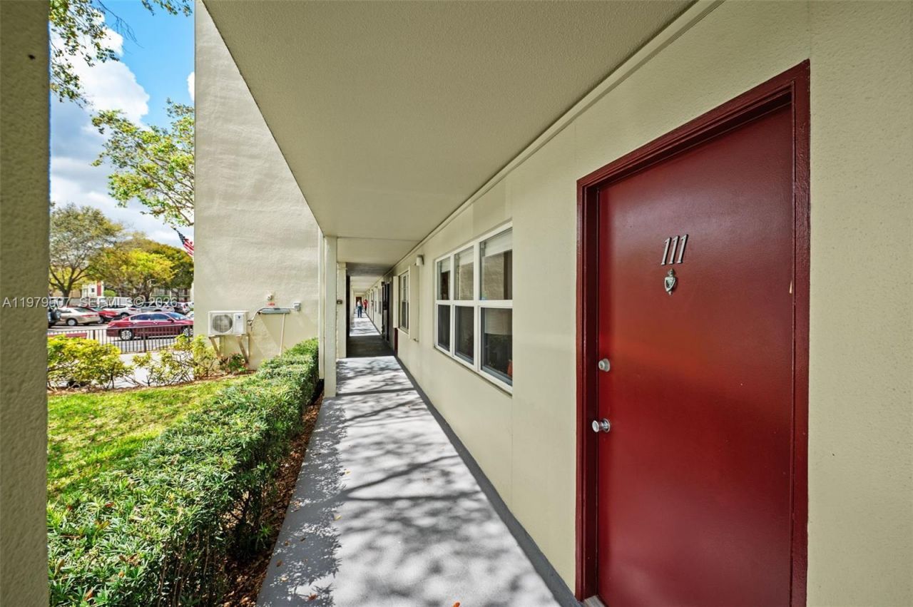 13255 SW 7th Ct, Unit 111D, Pembroke Pines, FL 33027 Photo