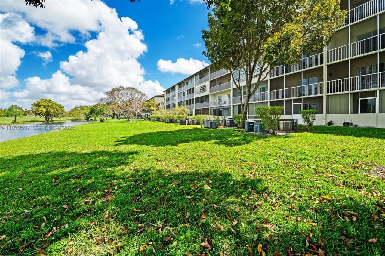 13255 SW 7th Ct, Unit 111D, Pembroke Pines, FL 33027 Photo