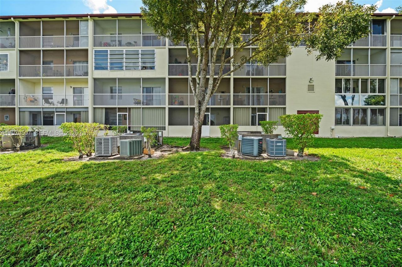 13255 SW 7th Ct, Unit 111D, Pembroke Pines, FL 33027 Photo