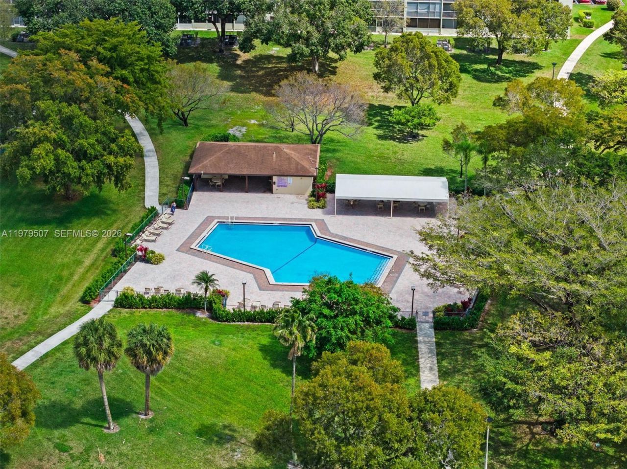 13255 SW 7th Ct, Unit 111D, Pembroke Pines, FL 33027 Photo